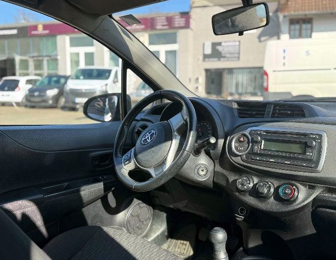 Toyota Yaris 1.0 benzin 2012 godište