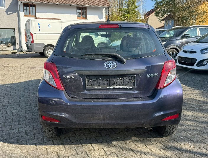 Toyota Yaris 1.0 benzin 2012 godište