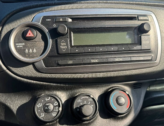 Toyota Yaris 1.0 benzin 2012 godište